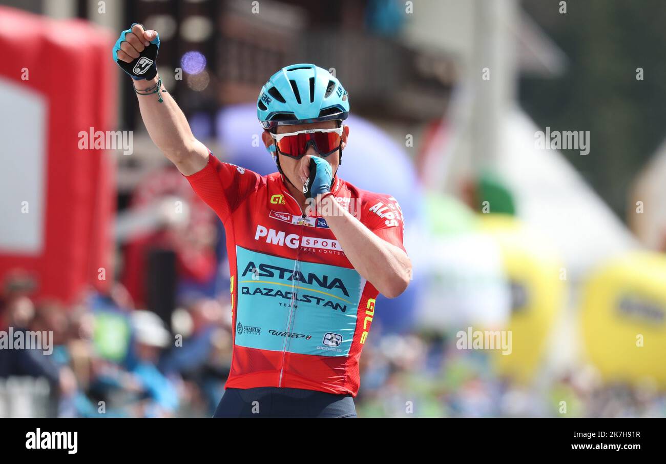 ©Pierre Teyssot/MAXPPP ; TOUR OF THE ALPS 2022 - UCI Cycling Race under Covid 19 Pandemie. Kals am Grossglockner, Italien am 21. April 2022. Etappe 4 von Niederdorf, Niederdorf nach Kals am Grossglockner, Miguel Angel Lopez Moreno Colombia Astana Pro Team. â© Pierre Teyssot/Maxppp Stockfoto