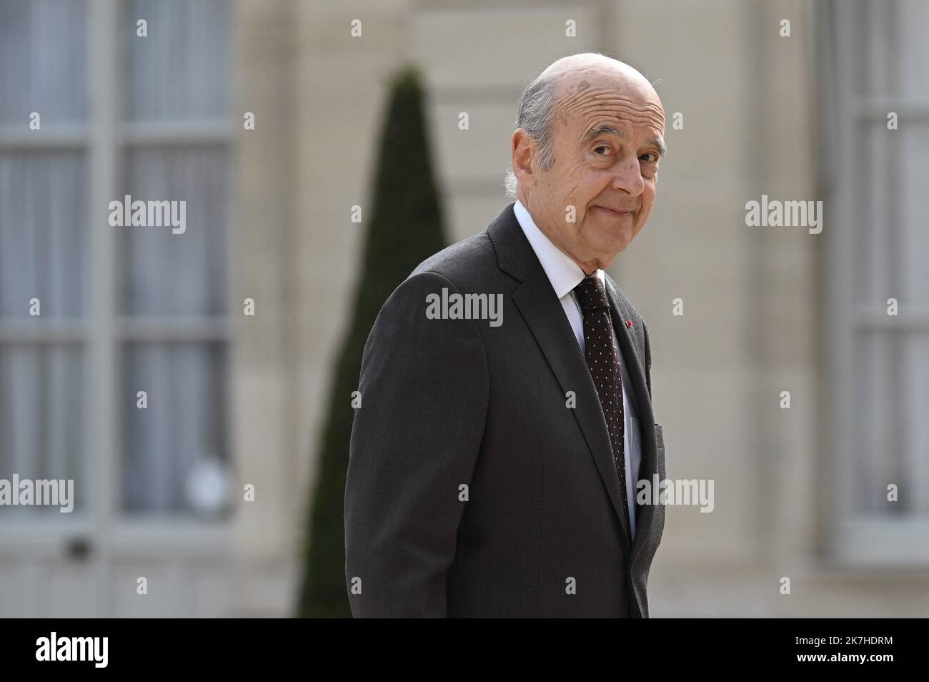 ©Julien Mattia / Le Pictorium/MAXPPP - Paris 08/05/2022 Julien Mattia / Le Pictorium - 8/5/2022 - Frankreich / Ile-de-France / Paris - Alain Juppe. Ceremonie d'Investiture du President de la Republique Emmanuel Macron au Palais de l'Elysee pour son deuxieme mandat. / 8/5/2022 - Frankreich / Ile-de-France (Region) / Paris - Alain Juppe. Einweihungszeremonie des Präsidenten der Republik Emmanuel Macron im Elysee-Palast für seine zweite Amtszeit. Stockfoto