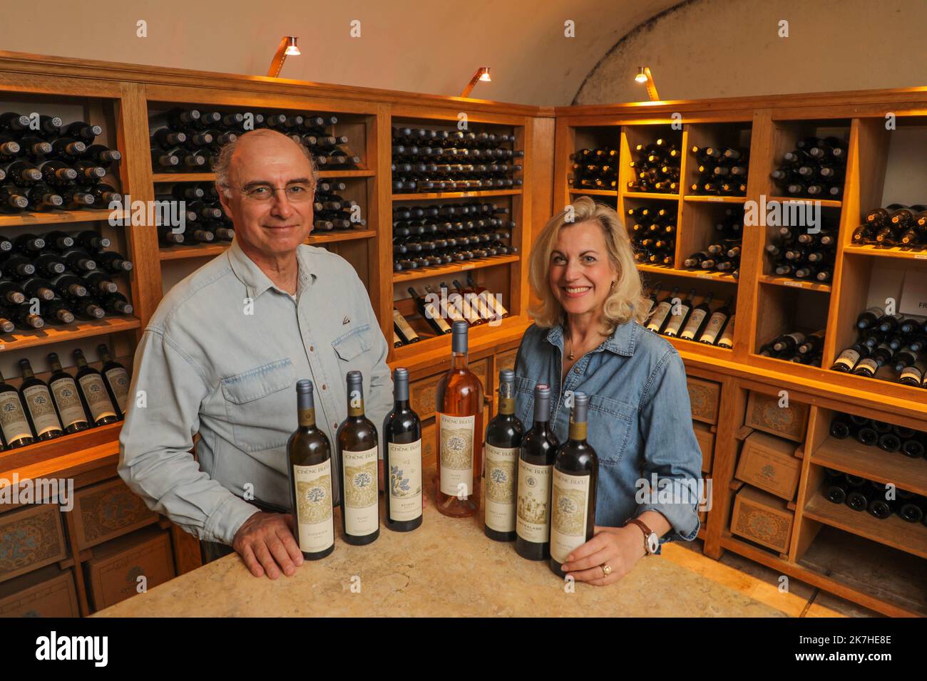 â©PHOTOPQR/LA PROVENCE/HIELY Cyril ; Crestet ; 11/05/2022 ; Domaine viticole Le ChÃªne Bleu au Crestet , au pied du Mont Ventoux (84), propriÃ©tÃ© de Nicole et Xavier Rolet , ancien directeur gÃ©nÃ©ral du London Stock Exchange - Crestet, Frankreich, Mai 11. 2022 Le ChÃªne Bleu Weingut in Le Crestet, In der Nähe des berühmten Mont Ventoux (84), im Besitz von Nicole und Xavier Rolet, ehemaliger Geschäftsführer der Londoner Börse Stockfoto