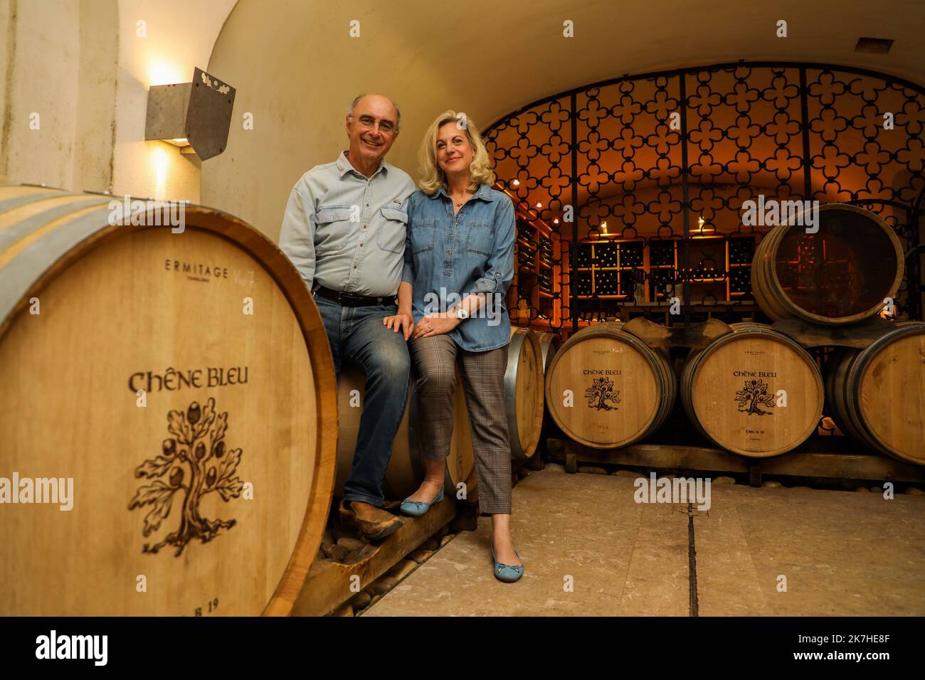 â©PHOTOPQR/LA PROVENCE/HIELY Cyril ; Crestet ; 11/05/2022 ; Domaine viticole Le ChÃªne Bleu au Crestet , au pied du Mont Ventoux (84), propriÃ©tÃ© de Nicole et Xavier Rolet , ancien directeur gÃ©nÃ©ral du London Stock Exchange - Crestet, Frankreich, Mai 11. 2022 Le ChÃªne Bleu Weingut in Le Crestet, In der Nähe des berühmten Mont Ventoux (84), im Besitz von Nicole und Xavier Rolet, ehemaliger Geschäftsführer der Londoner Börse Stockfoto