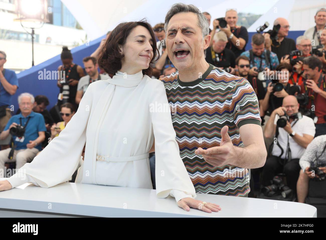 ©PHOTOPQR/NICE MATIN/Patrice Lapoirie ; Cannes ; 19/05/2022 ; italienische Schauspielerin Elena Lietti (L) und italienischer Schauspieler Filippo Timi posieren während eines Fotoalles für den Film 'die acht Berge (Le Otto Montagne)' bei der 75. Ausgabe des Cannes Film Festival in Cannes , Südfrankreich , am Mai 19 , 2022 . Stockfoto