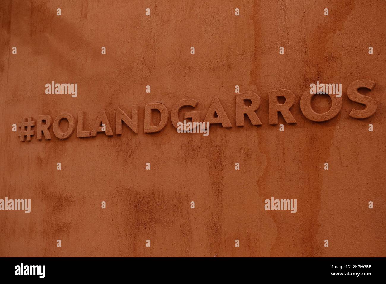 Thierry Larret/Maxppp. Tennis. Roland Garros 2022. International de France de Tennis. Stade Roland Garros, Paris (75). Abbildung Logo mur en terre battue. Stockfoto