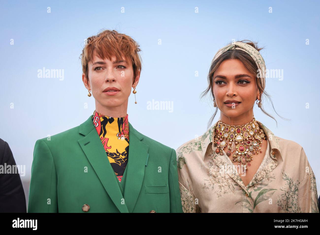 ©PHOTOPQR/LE PARISIEN/Fred Dugit ; Cannes ; 17/05/2022 ; Cuture / Cinéma Palais des Festival à Cannes (06), le 17 Mai 2022 Photocall du jury du 75e Festival de Cannes Rebecca HALL, Deepika PADUKONE Internationales Filmfestival von Cannes am Mai 17. 2022 Stockfoto