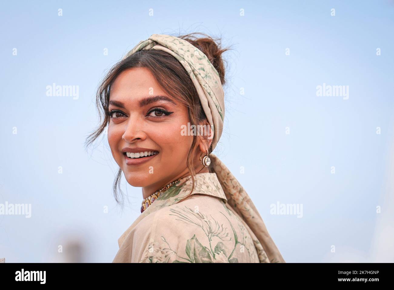 ©PHOTOPQR/LE PARISIEN/Fred Dugit ; Cannes ; 17/05/2022 ; Cuture / Cinéma Palais des Festival à Cannes (06), le 17 Mai 2022 Photocall du jury du 75e Festival de Cannes Deepika PADUKONE Internationales Filmfestival von Cannes am Mai 17. 2022 Stockfoto