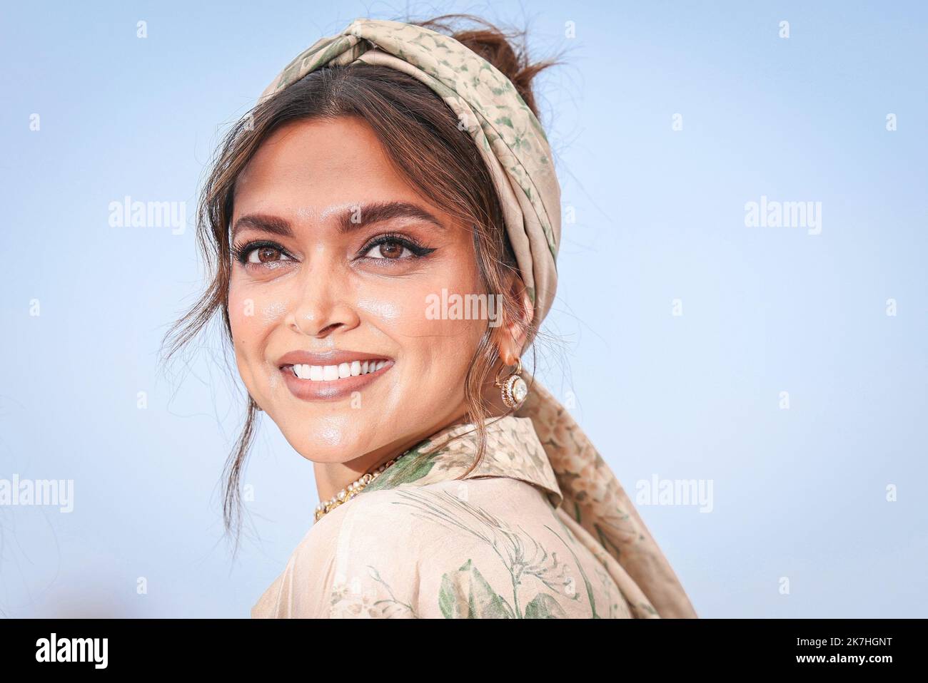 ©PHOTOPQR/LE PARISIEN/Fred Dugit ; Cannes ; 17/05/2022 ; Cuture / Cinéma Palais des Festival à Cannes (06), le 17 Mai 2022 Photocall du jury du 75e Festival de Cannes Deepika PADUKONE Internationales Filmfestival von Cannes am Mai 17. 2022 Stockfoto