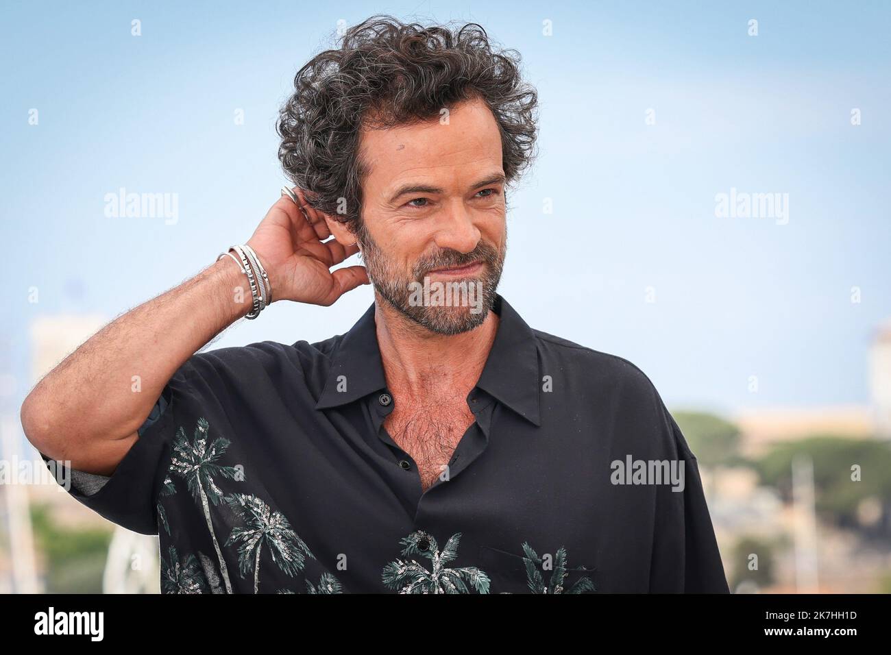 ©PHOTOPQR/LE PARISIEN/Fred Dugit ; Cannes ; 18/05/2022 ; Cuture / Cinéma Palais des Festivals à Cannes (06), le 17 Mai 2022 Photocall du Film COUPéZ ! (FINAL CUT) - FILM D’OUVERTURE [Hors-Compétition] MICHELHAZANAVICIUS Réalisateur (Frankreich) ROMAIN DURIS Acteur Photo LP / Fred Dugit - Fotocall of final cut during the Cannes international Film Festival, on May 18. 2022 Stockfoto