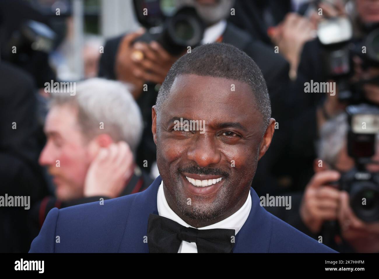 ©PHOTOPQR/LE PARISIEN/Fred Dugit ; Cannes ; 20/05/2022 ; Cuture / Cinéma Palais des Festival à Cannes (06), le 20 Mai 2022 Montée des Marches du Film THREE TAUSEND JAHRE SEHNSUCHT ( TROIS MILLE ans A T’ATTENDRE ) [Hors Compétition] de George Miller GEORGE MILLER Réalisator (Australie) IDRIS ELBA Acteur TILDA SWINTON Actrice Photo LP / Fred Dugit - Internationales Filmfestival in Cannes am 20. 2022. Mai Stockfoto