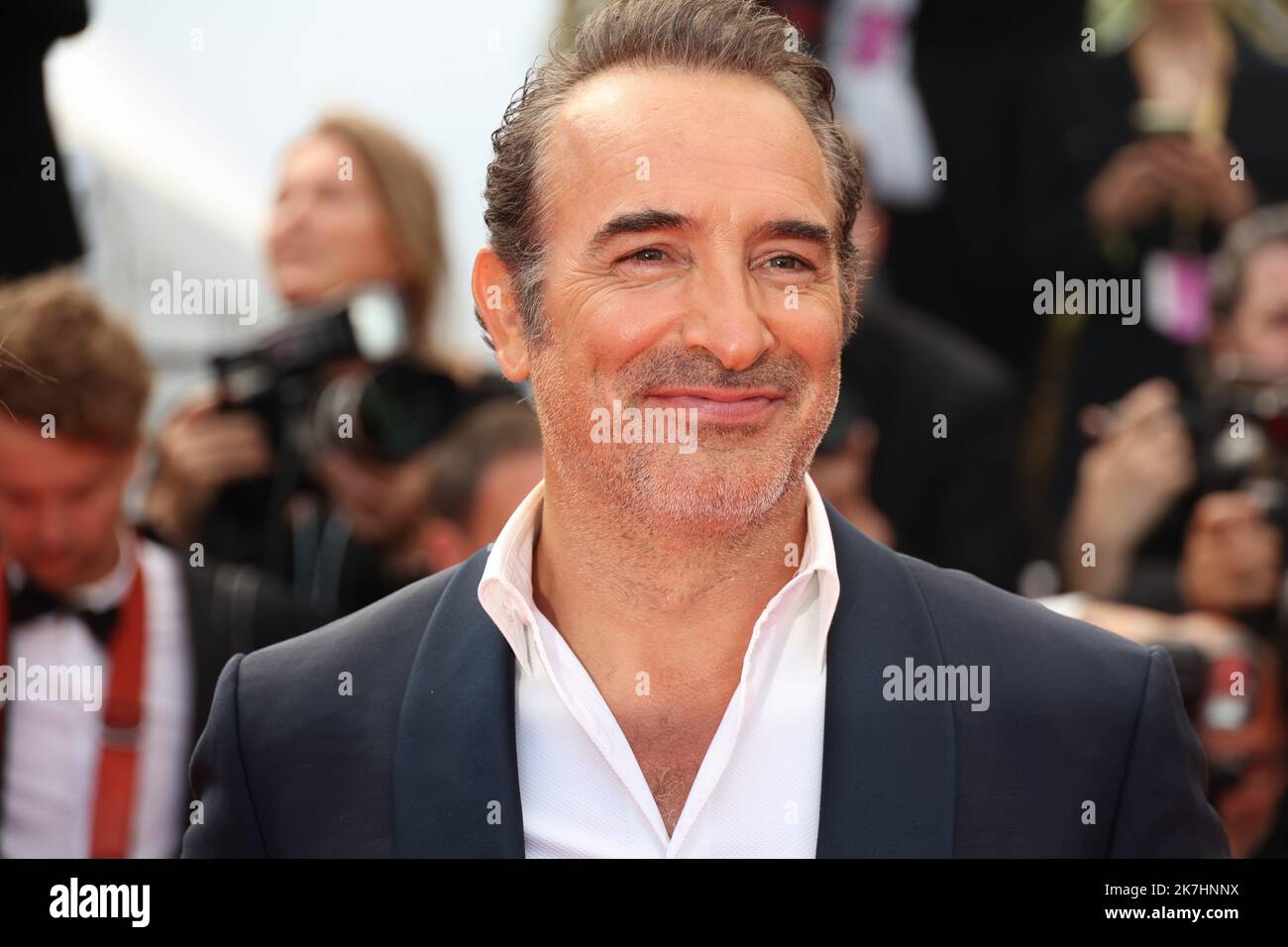 ©PHOTOPQR/NICE MATIN/Sebastien Botella ; Cannes ; 22/05/2022 ; Montée des Marches des 75 ans du Festival du Film de Cannes pour le Film L'Innocent Jean Dujardin 75. Edition of the Cannes Film Festival in Cannes , Südfrankreich , on May 24 , 2022 . Stockfoto