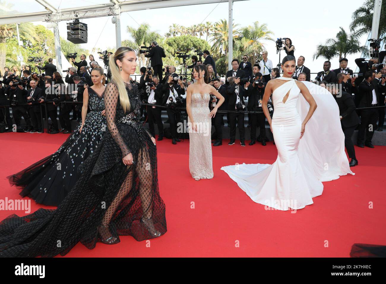 ©PHOTOPQR/NICE MATIN/Patrice Lapoirie ; Cannes ; 23/05/2022 ; Gäste kommen für die Vorführung des Films 'Decision to Leave (Heojil Kyolshim)' während der 75. Ausgabe des Cannes Film Festival in Cannes, Südfrankreich, am Mai 23, 2022. Stockfoto