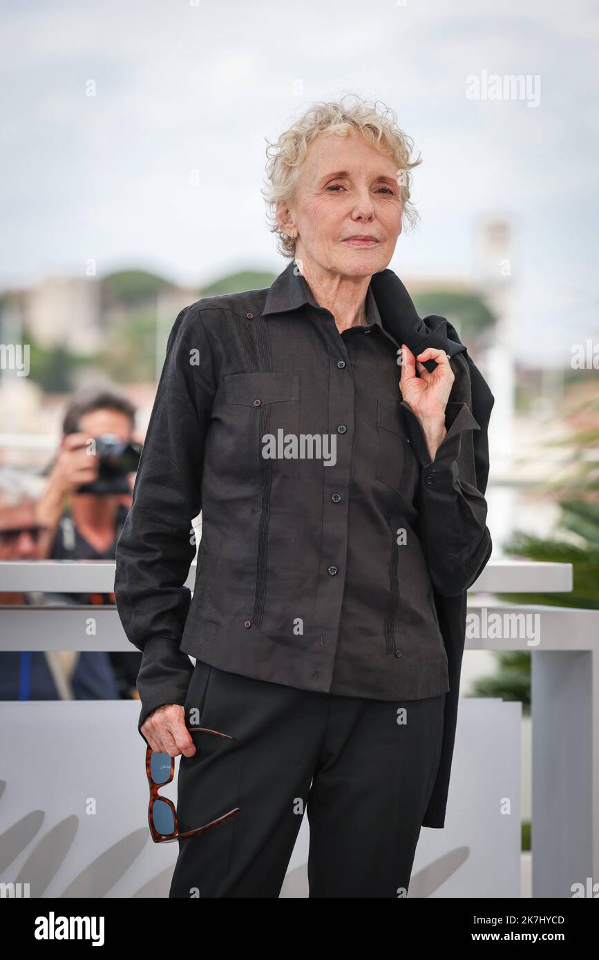 ©PHOTOPQR/LE PARISIEN/Fred Dugit ; Cannes ; 26/05/2022 ; Cuture / Cinéma Palais des Festivals à Cannes (06), le 26 Mai 2022 Photocall du Film STARS AT NOON CLAIRE DENIS Réalisatrice (Frankreich) JOE ALWYN Acteur MARGARET QUALLEY Actrice Photo LP / Fred Dugit - Internationales Filmfestival in Cannes am 26. 2022. Mai Stockfoto