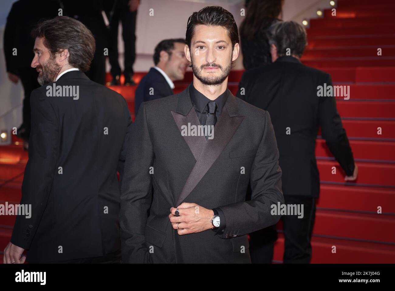 ©PHOTOPQR/LE PARISIEN/Fred Dugit ; Cannes ; 27/05/2022 ; Cuture / Cinéma Palais des Festival à Cannes (06), le 27 Mai 2022 Photocall du Film Mascarade Pierre Niney Photo LP / Fred Dugit CANNES INTERNATIONAL FILM FESTIVAL Stockfoto