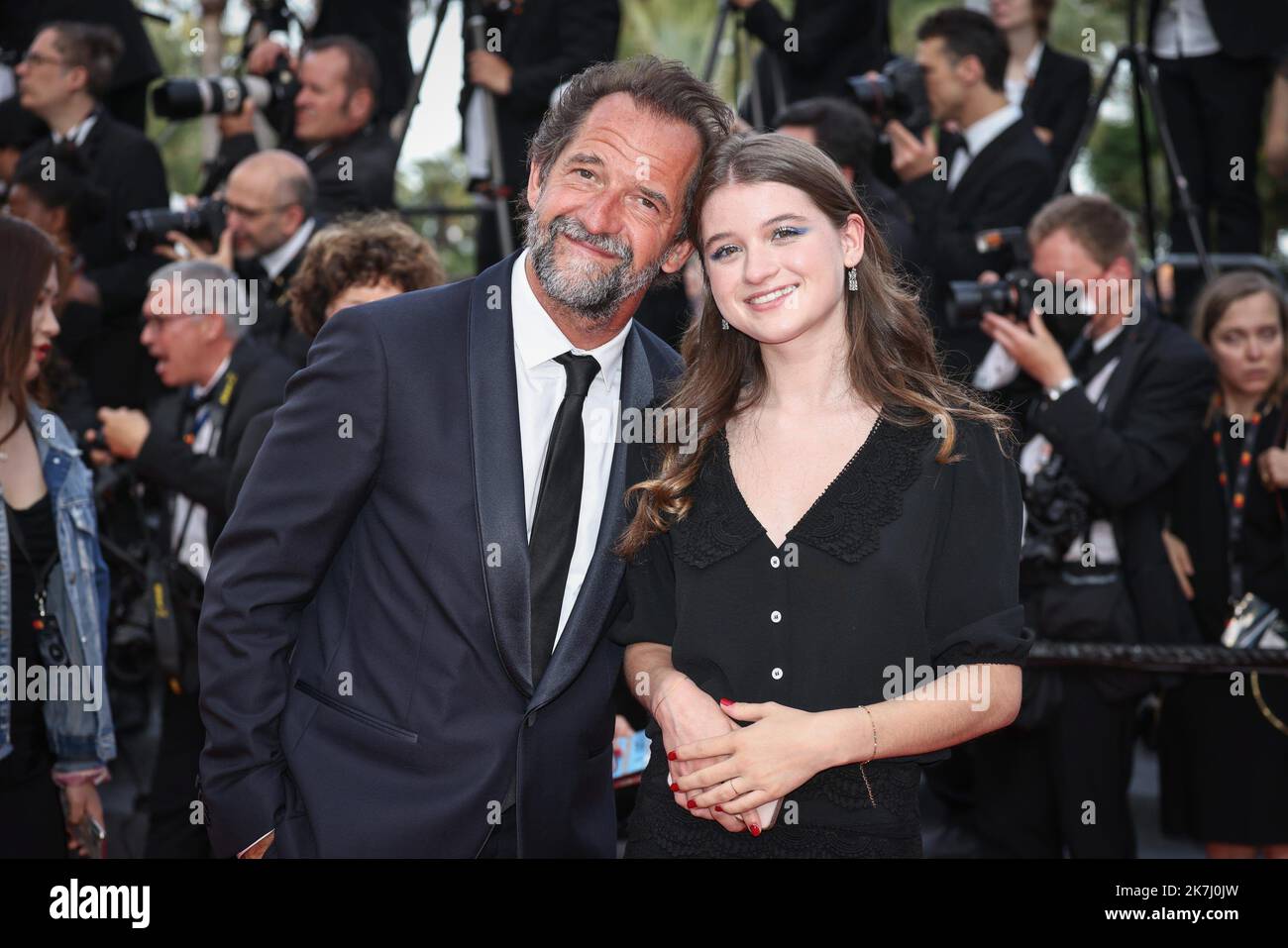 ©PHOTOPQR/LE PARISIEN/Fred Dugit ; Cannes ; 28/05/2022 ; Cuture / Cinéma Palais des Festival à Cannes (06), le 28 Mai 2022 Cérémonie de clôture du 75e fesival du Film international de Cannes Stéphane De Groodt Photo LP / Fred Dugit Stockfoto