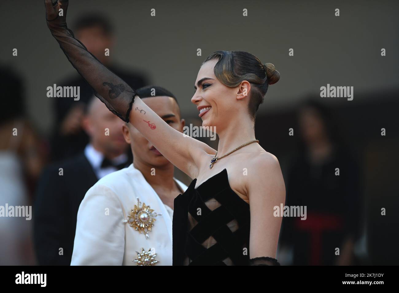 ©franck castel/MAXPPP - Jubiläumsfeier 20220005 75. Vorführung des unschuldigen Roten Teppichs L'Innocent - die jährlichen Filmfestspiele von Cannes 75. Cara Delevingne und Olivier Rousteing CANNES, FRANKREICH - MAI 24 Stockfoto