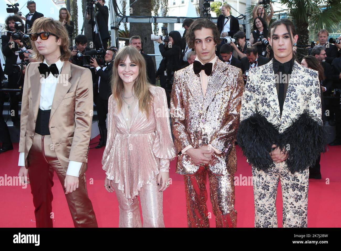 ©Pierre Teyssot/MAXPPP ; Cannes Film Festival 2022. 75. Ausgabe des 'Festival International du Film de Cannes' am 25/05/2022 in Cannes, Frankreich. Prominente auf dem Red Caret vor der Vorführung von „Elvis“. Maneskin, mit Damiano David, Victoria De Angelis, Ethan Torchio, Thomas Raggi. â© Pierre Teyssot/Maxppp Stockfoto