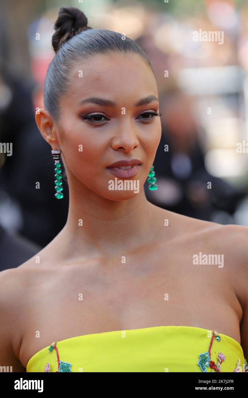 ©Pierre Teyssot/MAXPPP ; Cannes Film Festival 2022. 75. Ausgabe des 'Festival International du Film de Cannes' am 27/05/2022 in Cannes, Frankreich. Roter Teppich für die Vorführung des Films 'Mother and Son (UN Petit Frere)' Lais Ribeiro. â© Pierre Teyssot/Maxppp Stockfoto