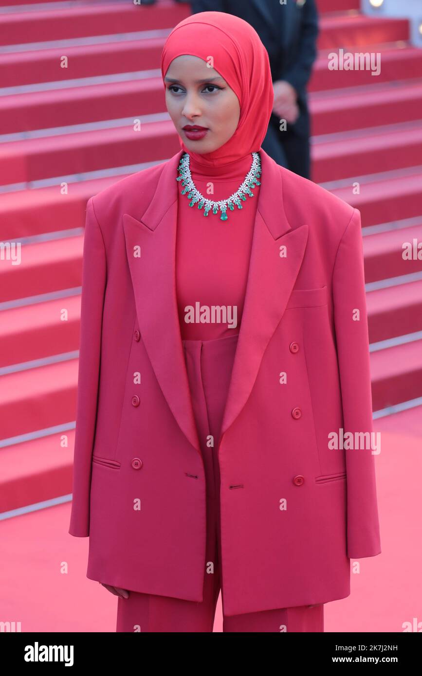 ©Pierre Teyssot/MAXPPP ; Cannes Film Festival 2022. 75. Ausgabe des 'Festival International du Film de Cannes' am 27/05/2022 in Cannes, Frankreich. Roter Teppich für die Vorführung des Films 'Mother and Son (UN Petit Frere)', somalisch-norwegisches Model Rawdah Mohamed. â© Pierre Teyssot/Maxppp Stockfoto