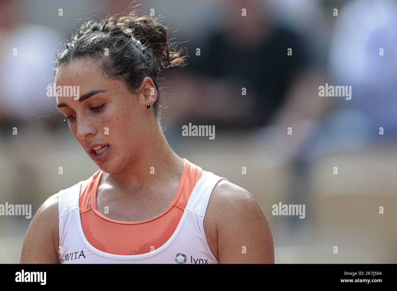 ©Sebastien Muylaert/MAXPPP - Paris 02/06/2022 Martina Trevisan aus Italien reagiert während des Halbfinales der Frauen am 12. Tag bei Roland Garros in Paris auf Coco Gauff aus den Vereinigten Staaten. 02.06.2022 Stockfoto