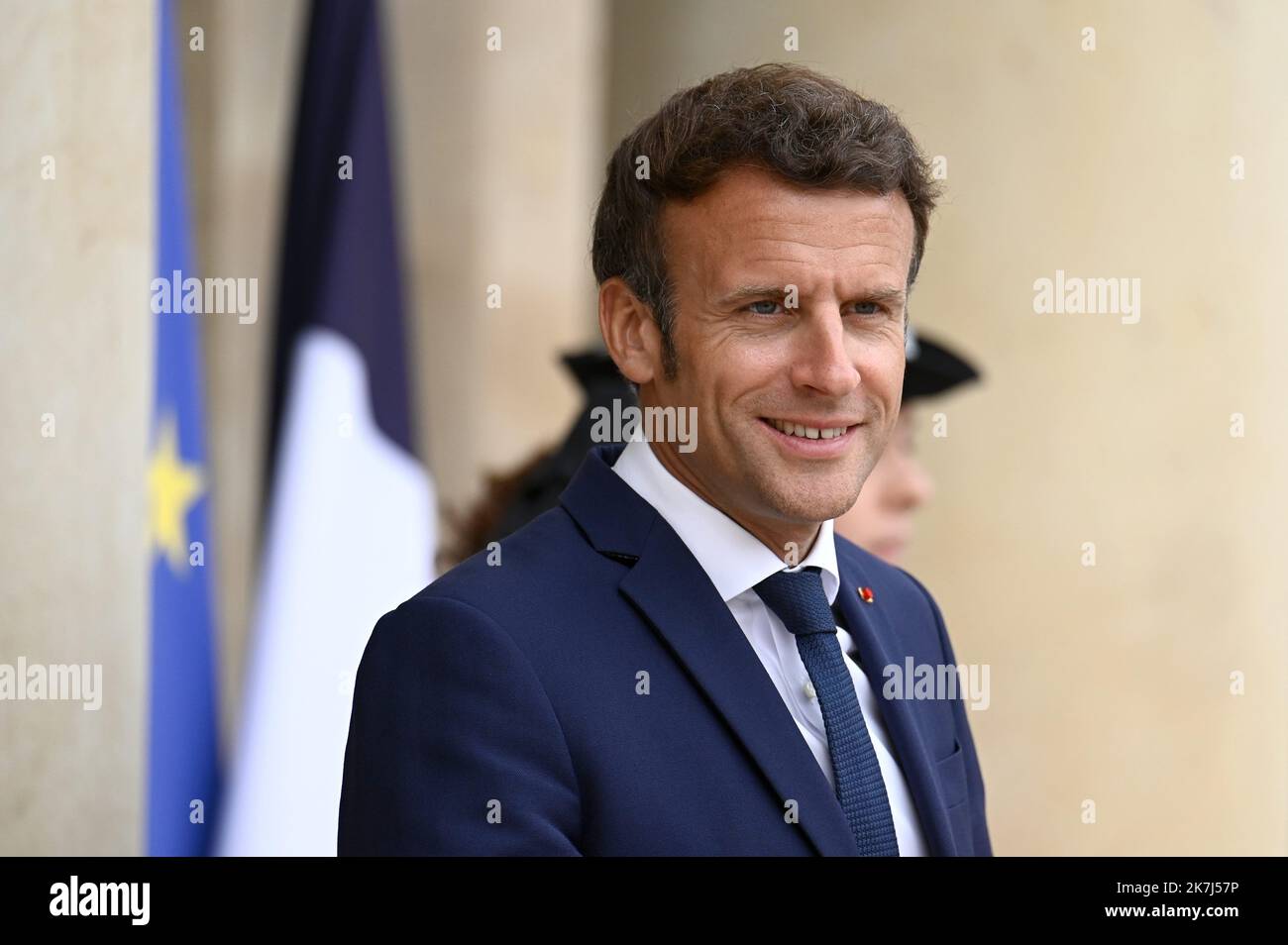 ©Julien Mattia / Le Pictorium/MAXPPP - Paris 03/06/2022 Julien Mattia / Le Pictorium - 3/6/2022 - Frankreich / Ile-de-France / Paris - Le President de la Republique Francaise, Emmanuel Macron recevait la Presidente de la Commission europeenne, Ursula von der Leyen au Palais de l'Elysee, le 3 Juin 2022. / 3/6/2022 - Frankreich / Ile-de-France (Region) / Paris - der Präsident der Französischen Republik, Emmanuel Macron, hat am 3. Juni 2022 die Präsidentin der Europäischen Kommission, Ursula von der Leyen, im Elysee-Palast empfangen. Stockfoto