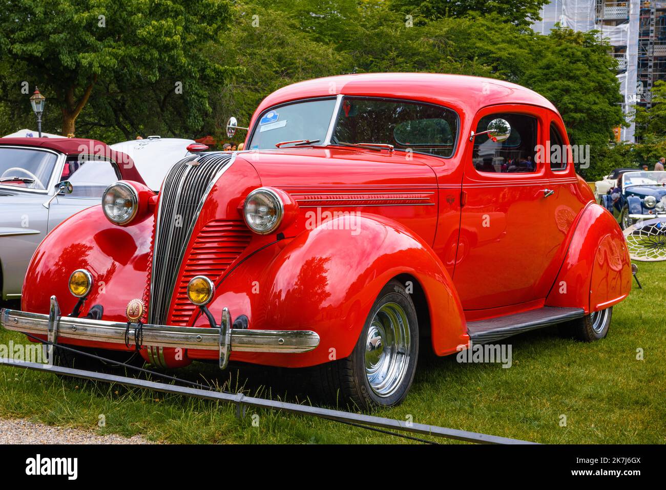 BADEN BADEN, DEUTSCHLAND - JULI 2019: Rotes TERRAPLANE Coupé 1932 1938, Oldtimer-Treffen im Kurpark. Stockfoto