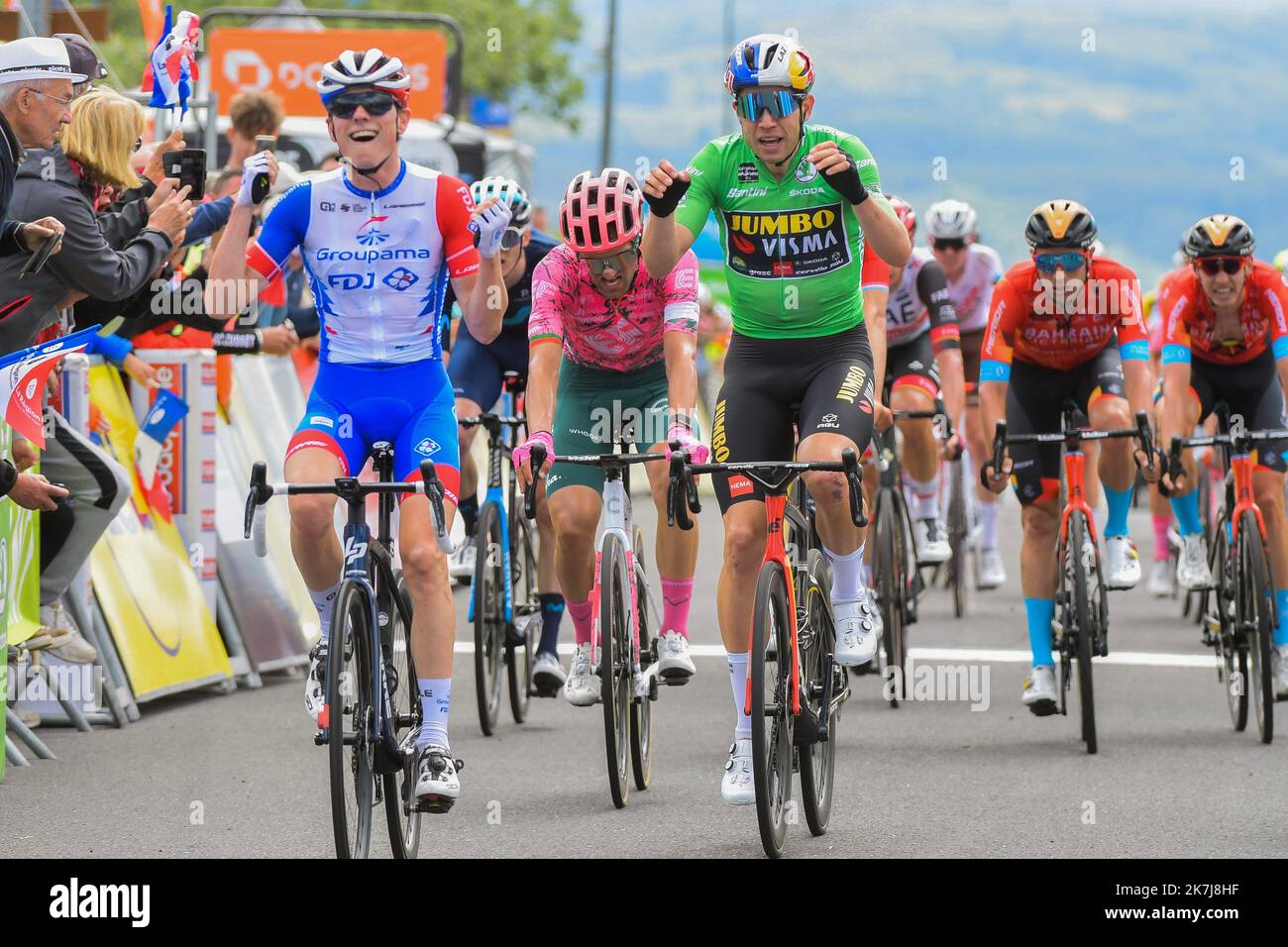 ©PHOTOPQR/LA MONTAGNE/Richard BRUNEL ; ; 07/06/2022 ; Cyclisme Criterium du Dauphine Etape Saint Paulien Chastreix Sancy, David Gaudu l'emporte devant Wout Van Aert, le 07/06/2022 Foto R Brunel - dritte Etappe des Criterium du Dauphine Radrennen , 169km zwischen Saint-Paulien und Chastreix-Sancy , Frankreich , Dienstag 07 Juni 2022 . Stockfoto