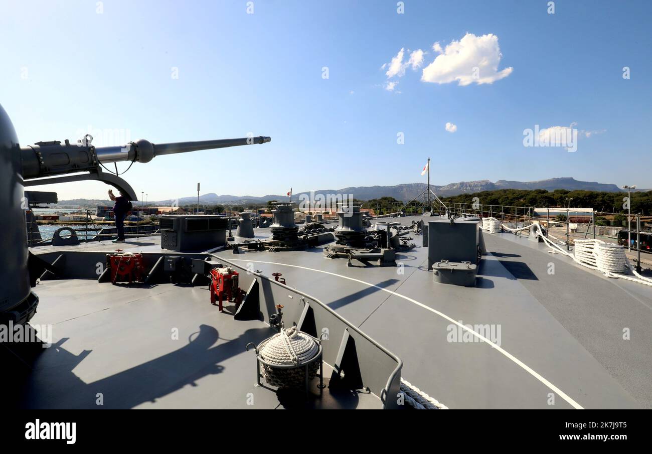 ©PHOTOPQR/NICE MATIN/Valerie Le Parc ; Toulon ; 13/06/2022 ; VISITE DU BATEAU JAPONAIS KASHIMA Bâteaux japonais en escale à Toulon. Base navale La dernière fois que le Port militaire varois a accueilli un navire de guerre japonais remonte à 1983. A partir du samedi 11 juin, le navire-École Kashima, bâtiment de la Force maritime d’autodéfense japonaise, sera en escale à Toulon, et ce jusqu’au 14 juin. Stockfoto