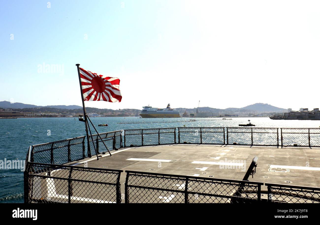 ©PHOTOPQR/NICE MATIN/Valerie Le Parc ; Toulon ; 13/06/2022 ; VISITE DU BATEAU JAPONAIS KASHIMA Bâteaux japonais en escale à Toulon. Base navale La dernière fois que le Port militaire varois a accueilli un navire de guerre japonais remonte à 1983. A partir du samedi 11 juin, le navire-École Kashima, bâtiment de la Force maritime d’autodéfense japonaise, sera en escale à Toulon, et ce jusqu’au 14 juin. Stockfoto