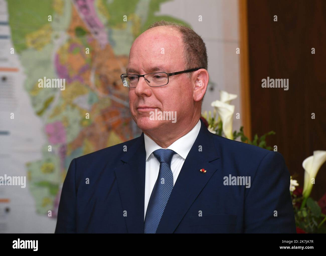 ©Mourad ALLILI/MAXPPP - 08/06/2022 Voiron Isere le 09/06/2022 : Ceremonie de remise des insignes de chevalier dans l ordre de la Legion d honneur a Mr Gerard Christaud ancien championde france de boxe ,l a participe aux Jeux olympiques d'hiver de 1968, 1972, 1976 et 1984 en Presence de son ami le Prince Albert II de Monaco. Prinz Albert war wegen der Auszeichnung seines Freundes Gérard Christaud in Voiron, Frankreich, der am 8.. Juni 2022 die Insignien des Ritters der Ehrenlegion erhielt Stockfoto