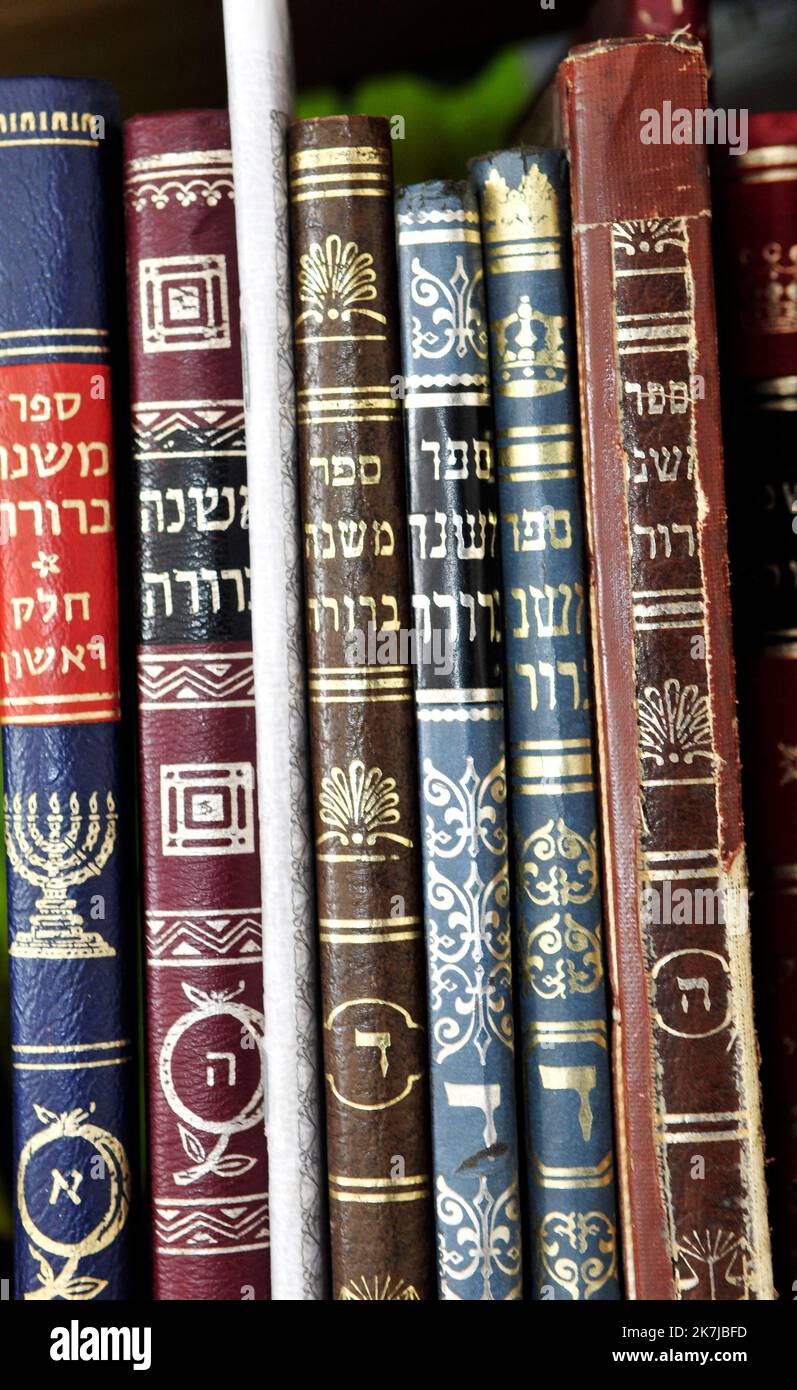 Mishnah Bücher in einer Jeschiwa in Geula, Jerusalem, Israel. Stockfoto