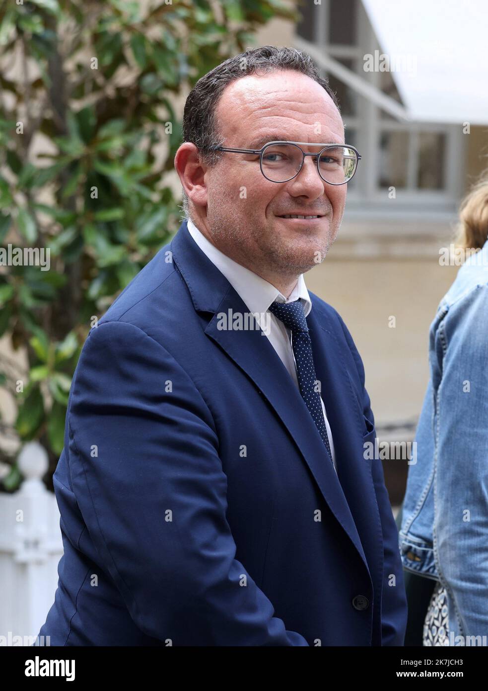 ©PHOTOPQR/LE PARISIEN/Jean-Baptiste Quentin ; Paris ; 21/06/2022 ; Hotel de Matignon, rue de Varennes Réunion des ministres autour de la Première Ministre ElisabethBorne. Damien Abad, Ministre des Solidarités, de l’Insertion et des Personnes handicapées Paris, Frankreich, juen 21. 2022 Ministertreffen mit Premierminister ElisabethBorne, der hätte zurückgetreten werden sollen - gemäß einer vom Präsidenten festgelegten Regel für Minister, die die Parlamentswahlen verloren haben, für die sie kandidierten. Stockfoto