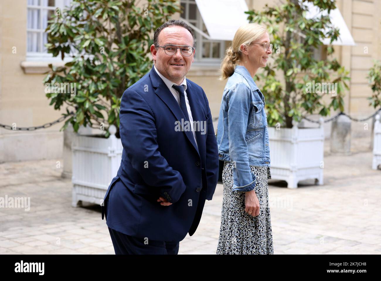 ©PHOTOPQR/LE PARISIEN/Jean-Baptiste Quentin ; Paris ; 21/06/2022 ; Hotel de Matignon, rue de Varennes Réunion des ministres autour de la Première Ministre ElisabethBorne. Damien Abad, Ministre des Solidarités, de l’Insertion et des Personnes handicapées Paris, Frankreich, juen 21. 2022 Ministertreffen mit Premierminister ElisabethBorne, der hätte zurückgetreten werden sollen - gemäß einer vom Präsidenten festgelegten Regel für Minister, die die Parlamentswahlen verloren haben, für die sie kandidierten. Stockfoto