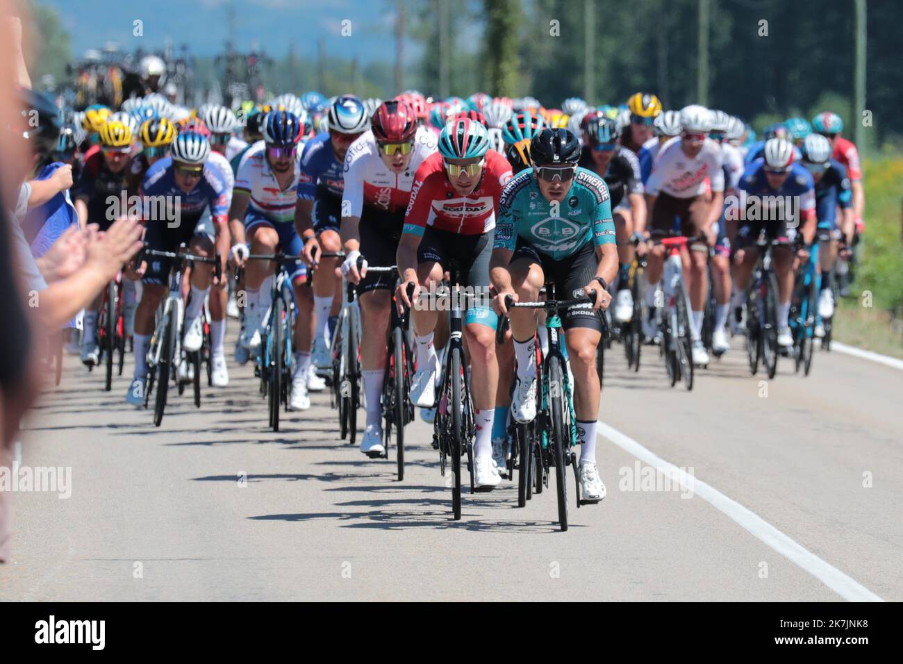 ©Pierre Teyssot/MAXPPP ; Tour de France - UCI Radrennen - Etappe 11 Albertville - Col du Granon . Grignon, Frankreich am 13. Juli 2022. Auf dem Foto das Hauptfeld Â© Pierre Teyssot / Maxppp - die Ausgabe 109. des Radrennens der Tour de France findet vom 01. Bis 24. Juli 2022 statt - - Stockfoto