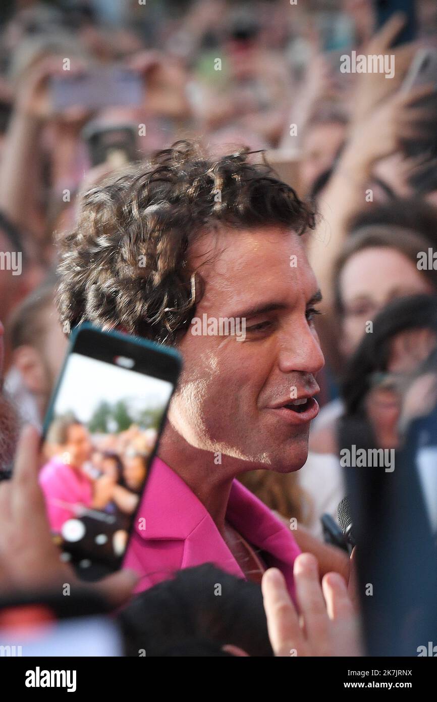 ©PHOTOPQR/VOIX DU NORD/PIERRE ROUANET ; 14/07/2022 ; VALENCIENNES, LE 14/07/2022. Concert gratuit de Mika sur le parking Lacuzon de Valenciennes, dans le cadre de la fete nationale du 14 juillet. FOTO PIERRE ROUANET LA VOIX DU NORD Stockfoto