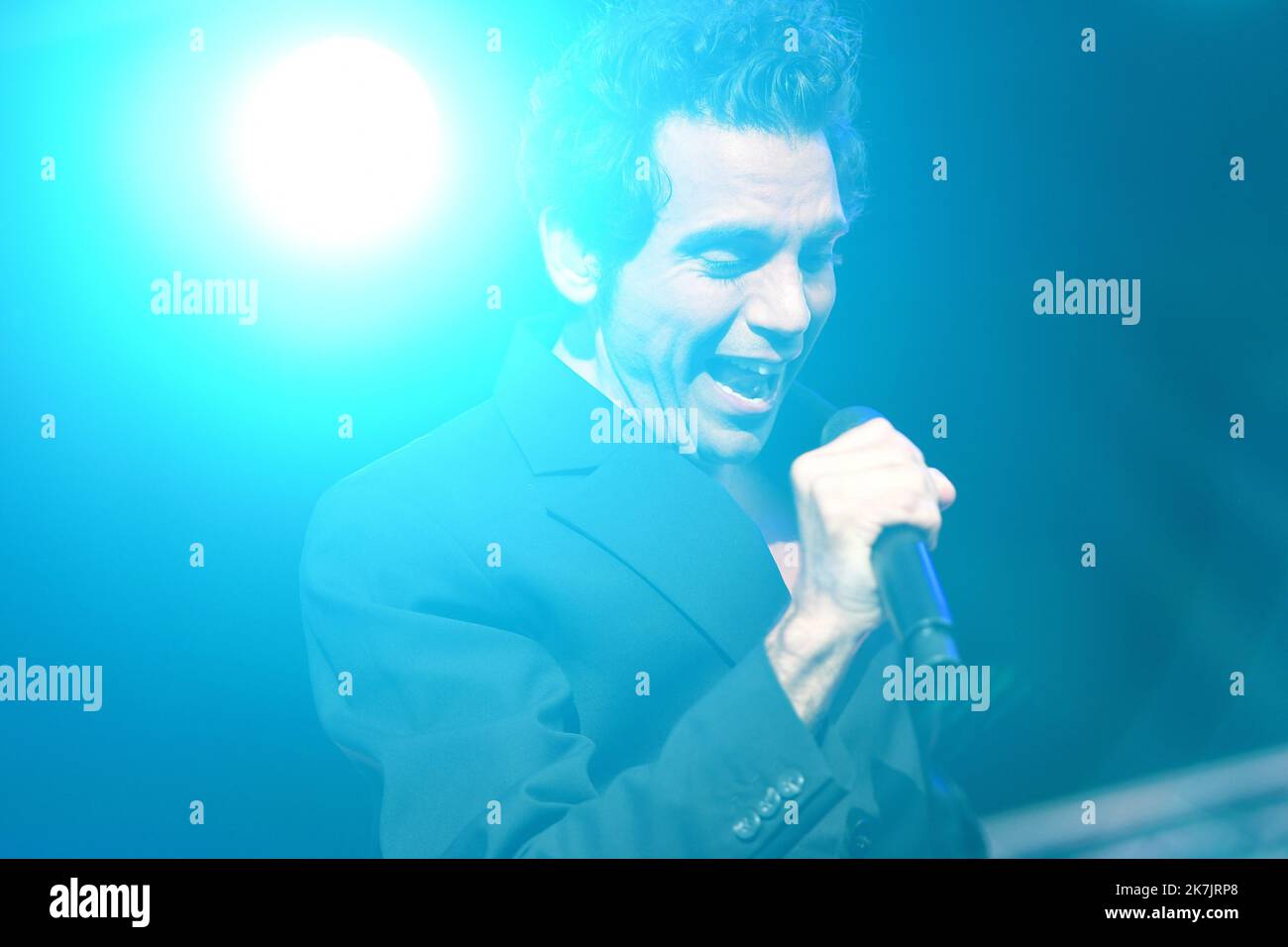 ©PHOTOPQR/VOIX DU NORD/PIERRE ROUANET ; 14/07/2022 ; VALENCIENNES, LE 14/07/2022. Concert gratuit de Mika sur le parking Lacuzon de Valenciennes, dans le cadre de la fete nationale du 14 juillet. FOTO PIERRE ROUANET LA VOIX DU NORD Stockfoto