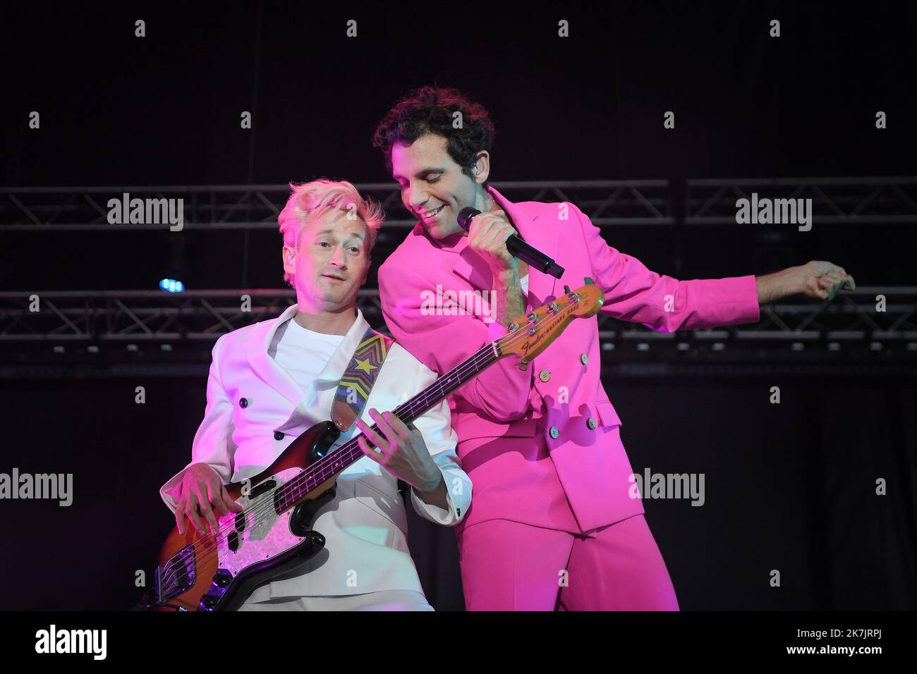 ©PHOTOPQR/VOIX DU NORD/PIERRE ROUANET ; 14/07/2022 ; VALENCIENNES, LE 14/07/2022. Concert gratuit de Mika sur le parking Lacuzon de Valenciennes, dans le cadre de la fete nationale du 14 juillet. FOTO PIERRE ROUANET LA VOIX DU NORD Stockfoto