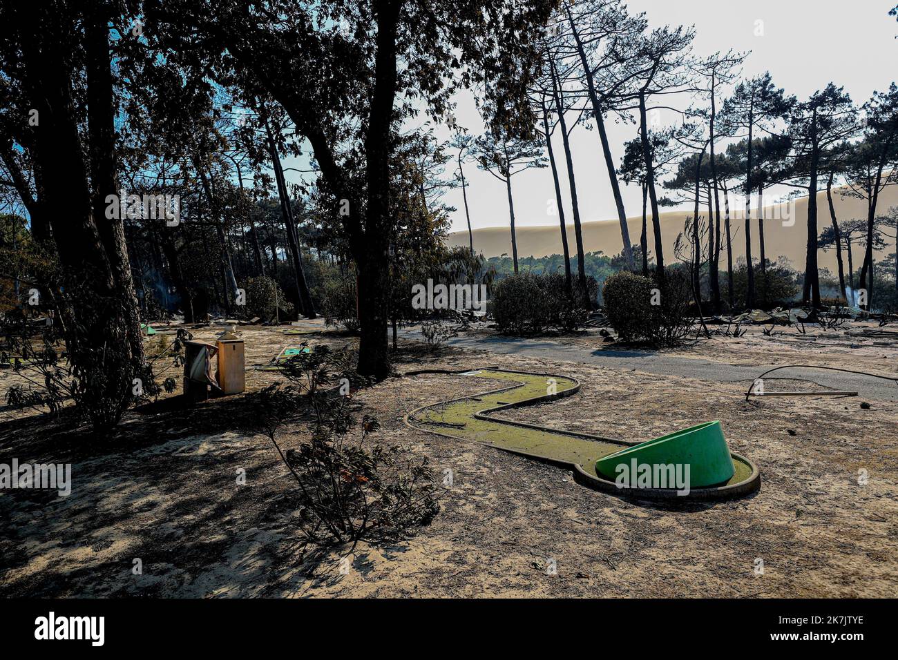 ©PHOTOPQR/CHARENTE LIBRE/Julie Desbois ; AngoulÃªme ; 19/07/2022 ; 220719-10-371 - Incentidie en gironde, mardi 19 juillet 2022, spectacle de desolation dans les campings de la dune du pilat, les cinq campings de la dune du pilat ont brulÃ© Ã 90%, degats, canicule, dereglement climatique, dune du pilat - Foto : Julie Desbois - Feuer in Gironde Frankreich 20. Juli 2022 Stockfoto