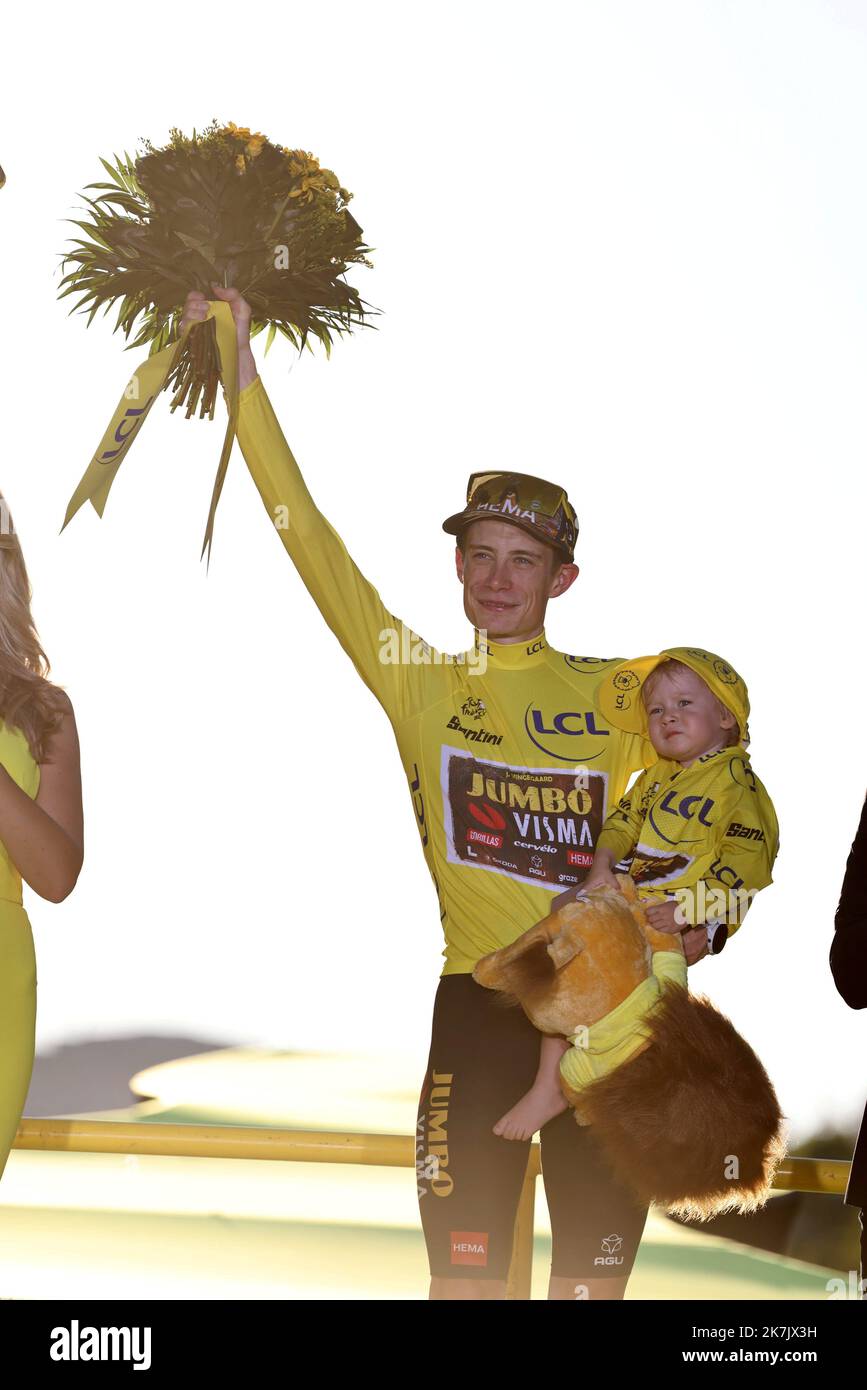 ©PHOTOPQR/LE PARISIEN/Fred Dugit ; Paris ; 24/07/2022 ; Sport Paris (VIIIE), le 24 juillet 2022 Arrivée sur les champs Élysées de la 109E édition du Tour de France cycliste . Photo LP / Fred Dugit Jonas Vingegaard Jumbo - Visma's - die diesjährige Tour de France findet vom 01. Bis 24. Juli 2022 statt Stockfoto