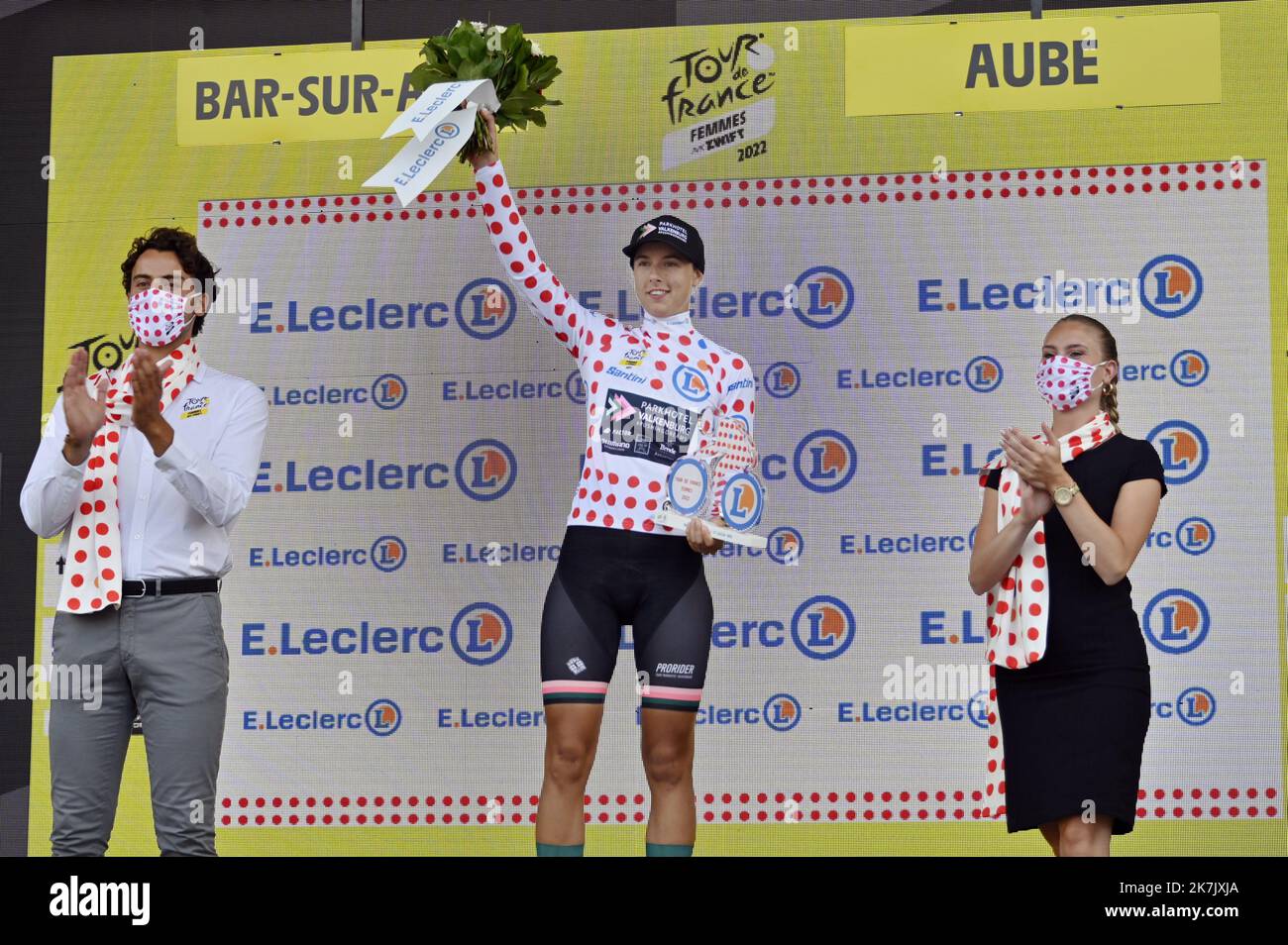 ©PHOTOPQR/L'EST REPUBLICAIN/ALEXANDRE MARCHI ; BAR SUR AUBE ; 27/07/2022 ; SPORT - CYCLISME - TOUR DE FRANKREICH FEMMES AVEC ZWIFT - 1 ERE EDITION - TDF FEMININ 2022 - ETAPE 4 - TROYES - BAR SUR AUBE - ARRIVEE. Bar-sur-Aube 27 juillet 2022. La néerlandaise Femke GERRITSE konservieren Sohn maillot à POIs de Meilleure Grimpeuse. FOTO Alexandre MARCHI. 4. Etappe der Neuauflage des Radrennens der Frauen-Tour de France, 126,8 km zwischen Troyes und Bar-sur-Aube, Ostfrankreich, am 27. Juli 2022. Stockfoto