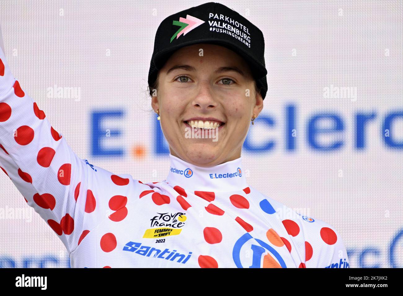 ©PHOTOPQR/L'EST REPUBLICAIN/ALEXANDRE MARCHI ; BAR SUR AUBE ; 27/07/2022 ; SPORT - CYCLISME - TOUR DE FRANKREICH FEMMES AVEC ZWIFT - 1 ERE EDITION - TDF FEMININ 2022 - ETAPE 4 - TROYES - BAR SUR AUBE - ARRIVEE. Bar-sur-Aube 27 juillet 2022. La néerlandaise Femke GERRITSE konservieren Sohn maillot à POIs de Meilleure Grimpeuse. FOTO Alexandre MARCHI. 4. Etappe der Neuauflage des Radrennens der Frauen-Tour de France, 126,8 km zwischen Troyes und Bar-sur-Aube, Ostfrankreich, am 27. Juli 2022. Stockfoto