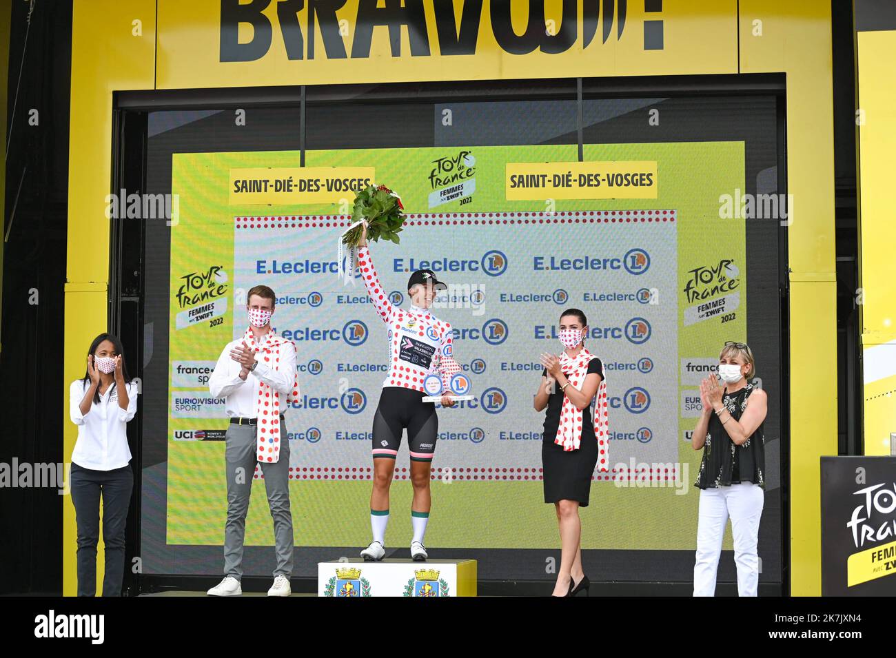 ©PHOTOPQR/L'EST REPUBLICAIN/Lea DIDIER ; Saint-Dié-des-Vosges ; 28/07/2022 ; Arrivée du Tour de France Femmes 2022 à Saint-Dié-des-Vosges : Femke Gerritse conserve le maillot à poids Rouge (meilleure grimpeuse) sur la 5e étape entre Bar-le-Duc et Saint-Dié-des-Vosges. Foto VM/Léa Didier Neuauflage des Radrennens der Frauen-Tour de France, Ostfrankreich, am 28. Juli 2022. Stockfoto