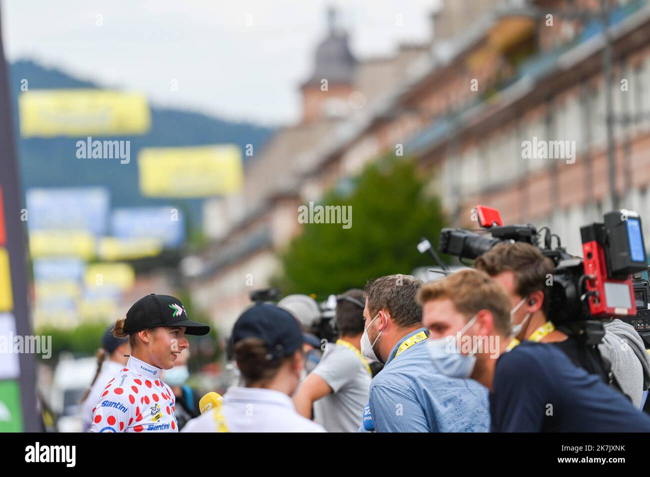 ©PHOTOPQR/L'EST REPUBLICAIN/Lea DIDIER ; Saint-Dié-des-Vosges ; 28/07/2022 ; Arrivée du Tour de France Femmes 2022 à Saint-Dié-des-Vosges : Femke Gerritse conserve le maillot à poids Rouge (meilleure grimpeuse) sur la 5e étape entre Bar-le-Duc et Saint-Dié-des-Vosges. Foto VM/Léa Didier Neuauflage des Radrennens der Frauen-Tour de France, Ostfrankreich, am 28. Juli 2022. Stockfoto