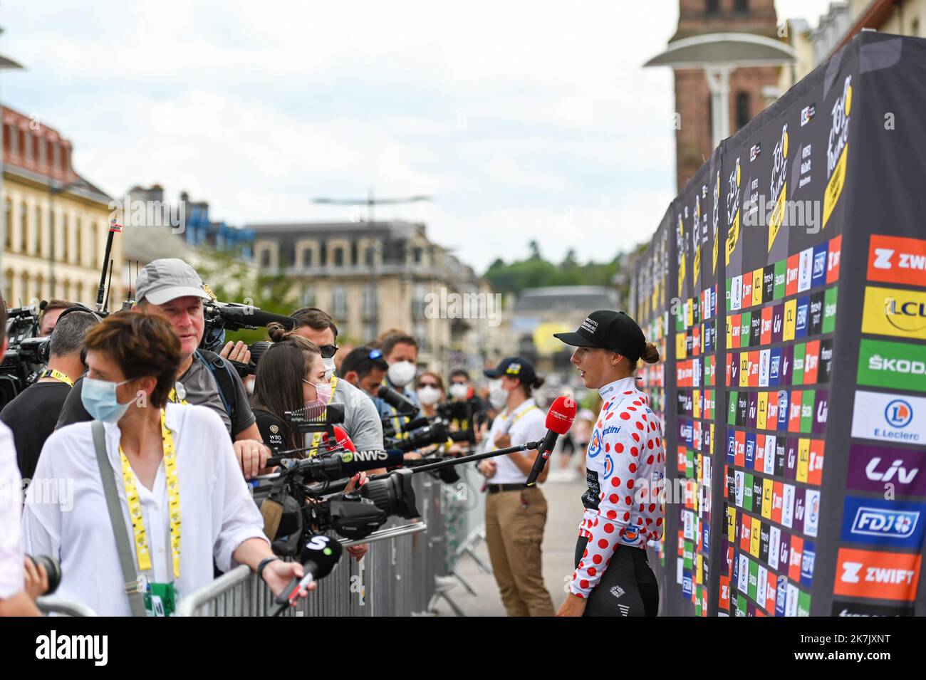©PHOTOPQR/L'EST REPUBLICAIN/Lea DIDIER ; Saint-Dié-des-Vosges ; 28/07/2022 ; Arrivée du Tour de France Femmes 2022 à Saint-Dié-des-Vosges : Femke Gerritse conserve le maillot à poids Rouge (meilleure grimpeuse) sur la 5e étape entre Bar-le-Duc et Saint-Dié-des-Vosges. Foto VM/Léa Didier Neuauflage des Radrennens der Frauen-Tour de France, Ostfrankreich, am 28. Juli 2022. Stockfoto