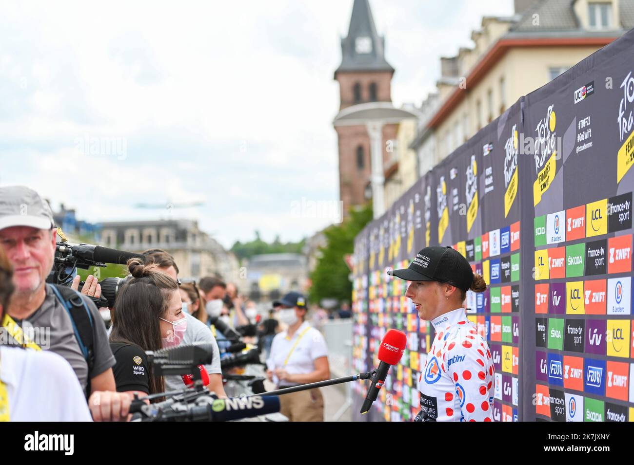 ©PHOTOPQR/L'EST REPUBLICAIN/Lea DIDIER ; Saint-Dié-des-Vosges ; 28/07/2022 ; Arrivée du Tour de France Femmes 2022 à Saint-Dié-des-Vosges : Femke Gerritse conserve le maillot à poids Rouge (meilleure grimpeuse) sur la 5e étape entre Bar-le-Duc et Saint-Dié-des-Vosges. Foto VM/Léa Didier Neuauflage des Radrennens der Frauen-Tour de France, Ostfrankreich, am 28. Juli 2022. Stockfoto