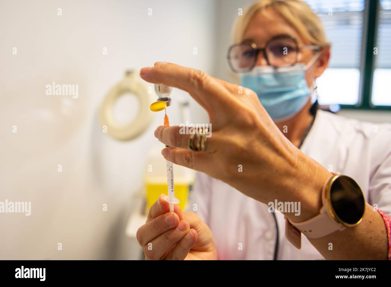 ©PHOTOPQR/LA MONTAGNE/Thierry LINDAUER ; ; 28/07/2022 ; Impfung variole du singe, monkeypox, vactin, dispensaire emile Roux, sante, epidemiie, Maladie, clermont ferrand le 28 juillet 2022, Foto thierry Lindauer - Clermont Ferrand, Frankreich, juli 28. 2022 seit Juli 21 bietet die Emile-Roux-Apotheke in Clermont-Ferrand Impfplätze für Monkeypox an. Aber das Zentrum hat nur 60 Dosen pro Woche. Stockfoto