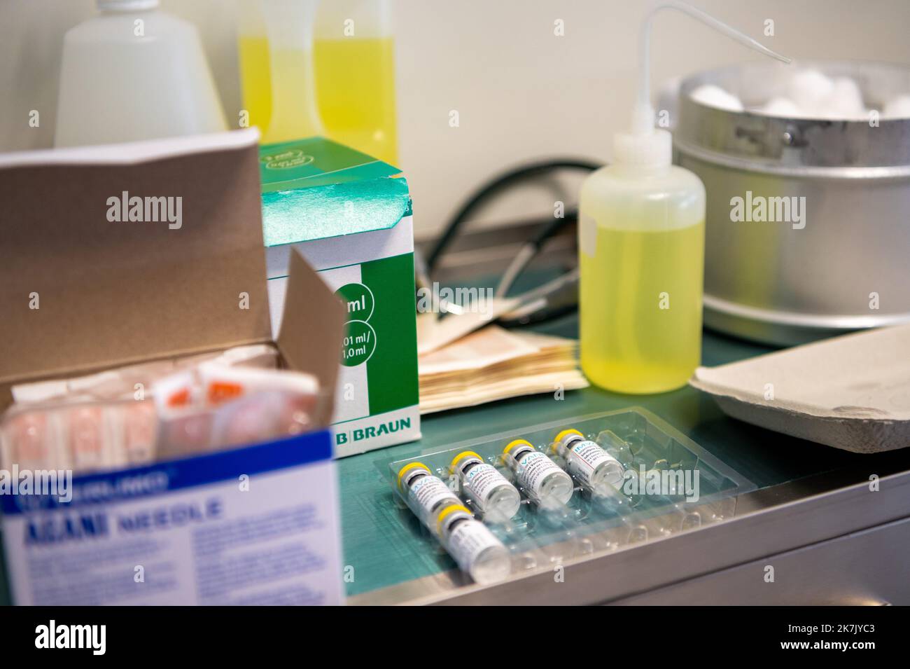 ©PHOTOPQR/LA MONTAGNE/Thierry LINDAUER ; ; 28/07/2022 ; Impfung variole du singe, monkeypox, vactin, dispensaire emile Roux, sante, epidemiie, Maladie, clermont ferrand le 28 juillet 2022, Foto thierry Lindauer - Clermont Ferrand, Frankreich, juli 28. 2022 seit Juli 21 bietet die Emile-Roux-Apotheke in Clermont-Ferrand Impfplätze für Monkeypox an. Aber das Zentrum hat nur 60 Dosen pro Woche. Stockfoto