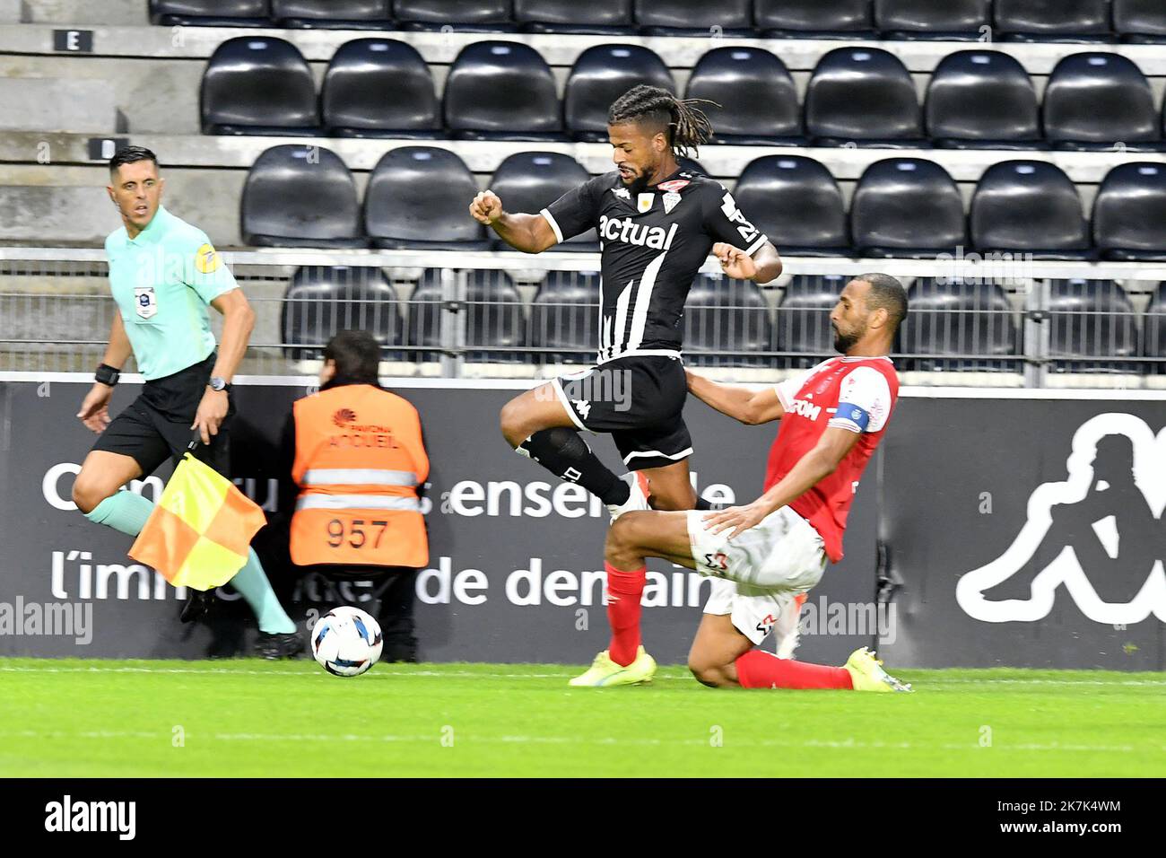 ©PHOTOPQR/OUEST FRANKREICH/Marc ROGER ; Angers ; 31/08/2022 ; Rencontre de Football de ligue 1 , le SCO d' Angers reçoit Reims au stade Raymond Kopa. Stockfoto