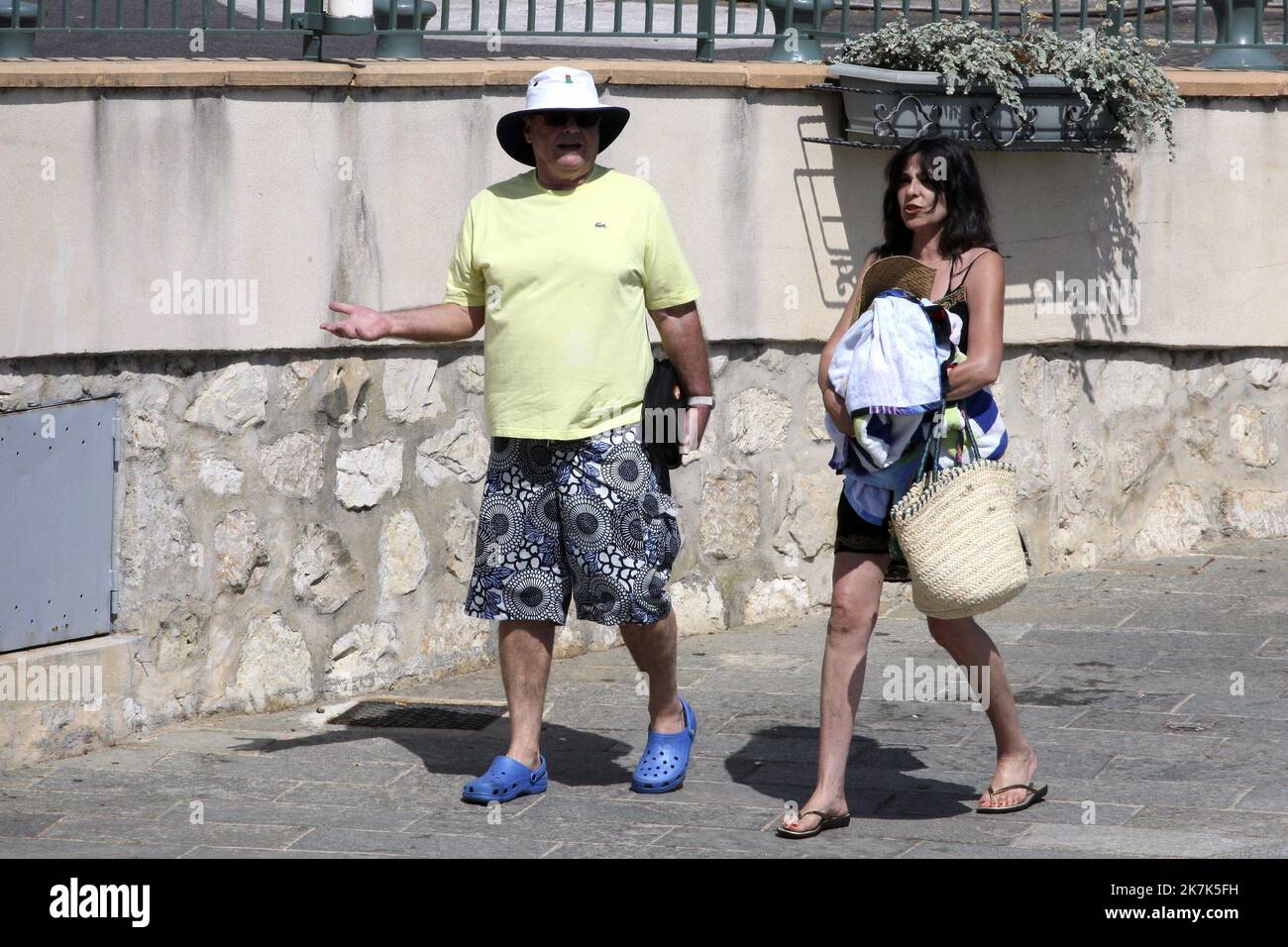 ©fglories/MAXPPP - 27/07/2009 US der Schauspieler Jack Nicholson (in einem sommerlichen Outfit), der mit seinem Freund Willy Rizzo und seiner Familie im Urlaub ist, genießt die Sonne und das Meer. Juli 27 2011. -STOCK FOTOS- Stockfoto