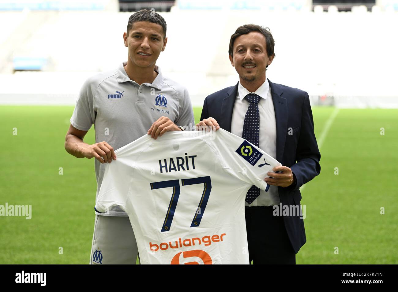 ©PHOTOPQR/LA PROVENCE/Franck Pennant ; Marseille ; 05/09/2022 ; Fußball : Championnat de France de Ligue 1 (L1) Conférence de Presse de l'Olympique de Marseille (OM) au stade Vélodrome pour la présentation des nouvelles recrues, en présence de Pablo Longoria, président du Club Harit - Marseille, Frankreich, september 5. 2022 Neue Spieler, die bei Olympique de Marseille, dem französischen Fußballverein der ersten Liga, unterschrieben haben Stockfoto