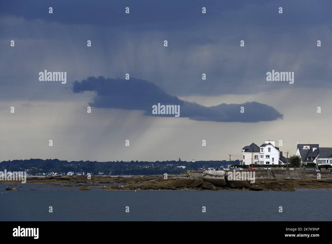 ©PHOTOPQR/OUEST FRANKREICH/Thierry Creux; Concarneau; 12/09/2022; Concarneau . Finistère . Orage puis grain sur la mer . Météo . (Foto Thierry Creux / Ouest-France ) . Stockfoto