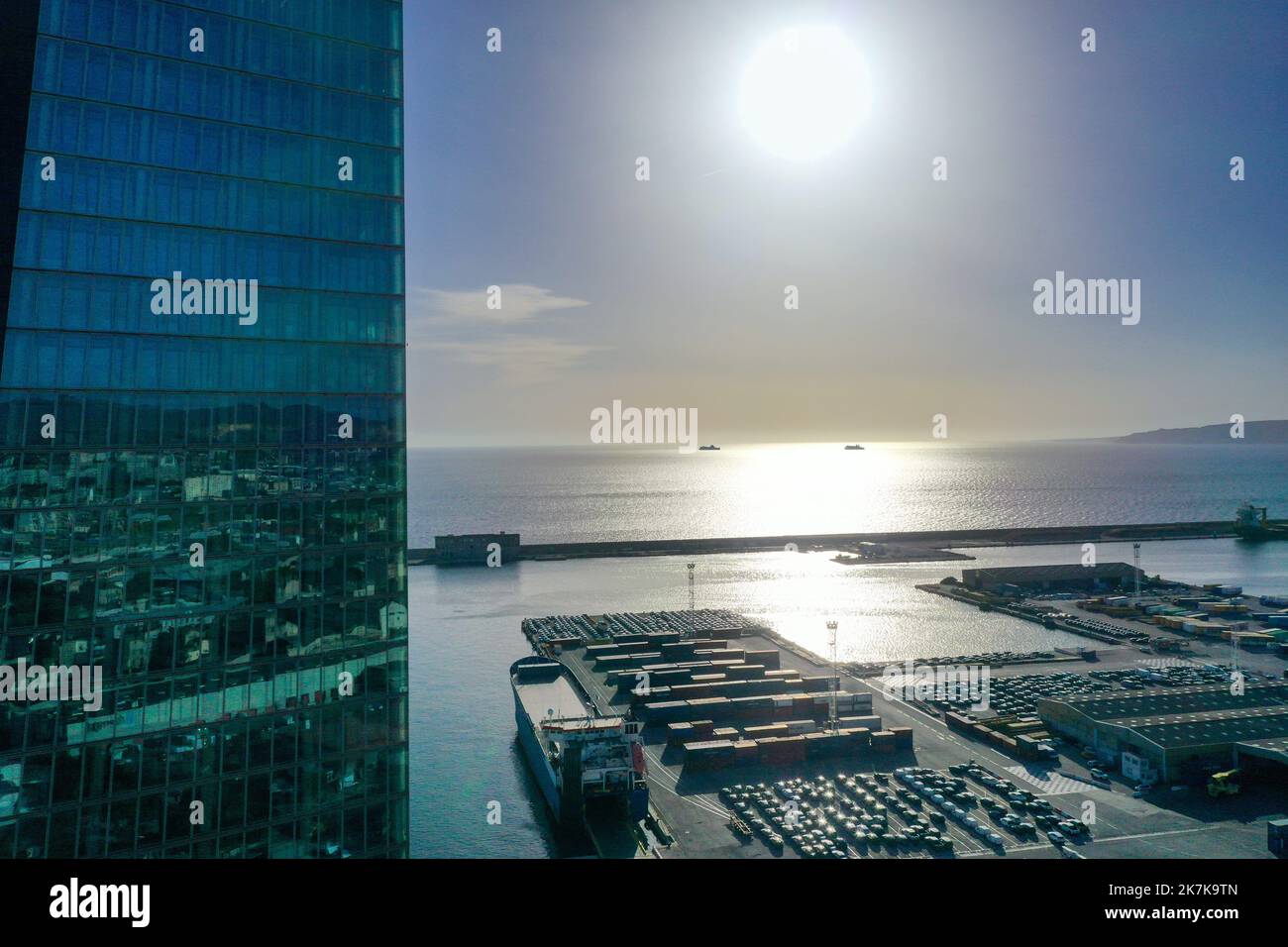 ©Gilles Bader / Le Pictorium/MAXPPP - Marseille 05/09/2022 Gilles Bader / Le Pictorium - 5/9/2022 - Frankreich / Bouches-du-Rhone / Marseille - La Skyline de Marseille en pry de vue par drone. / 5/9/2022 - Frankreich / Bouches-du-Rhone / Marseille - die Skyline von Marseille mit Drohne. Stockfoto