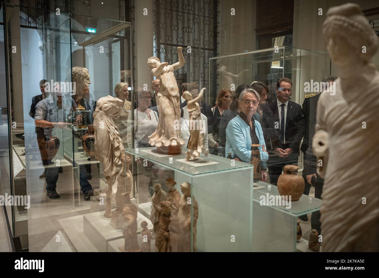 @ Pool/ Aurelien Morissard/Maxppp, Frankreich, paris, 2022/09/14 die französische Premierministerin Elisabeth Borne (2R) besucht das Museum der neu renovierten Bibliotheque Nationale de France in Paris vor der Wiedereröffnung der Richelieu-Website der Bibliotheque nationale de France am 17. September, 2022 nach mehr als zehn Jahren Renovierung Stockfoto